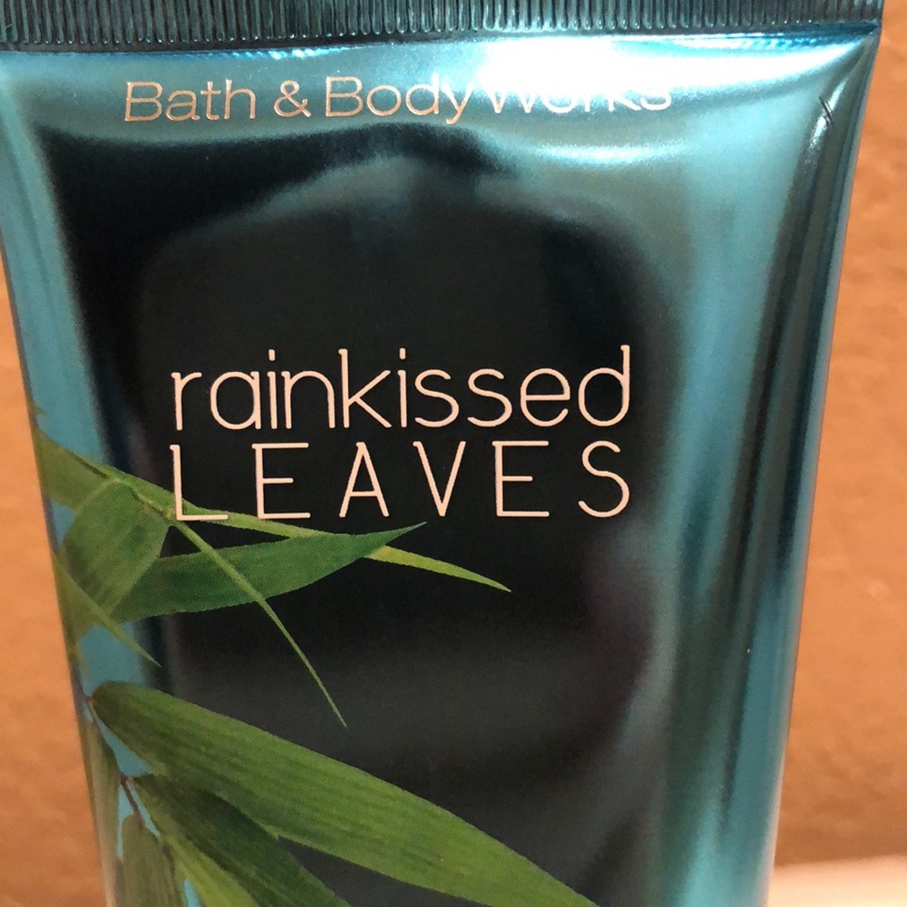 NWT Bath and Body Works Rainkissed Leaves Ultra Shea Body Cream. Retired Scent.